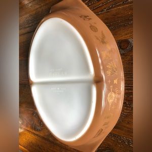 Vintage Pyrex 1 1/2 QT Divided Dish Ovenware Early American Brown & Gold
